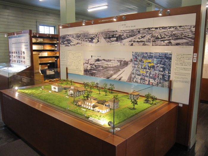 大展示室東側　札幌農学校の全景模型