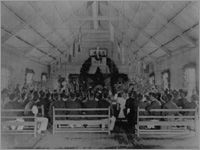 1899年（明治32年）佐藤昌介、南鷹次郎、宮部金吾教授が農学校卒業生として初めて博士号の学位を受け祝賀会が時計台で行なわれた様子